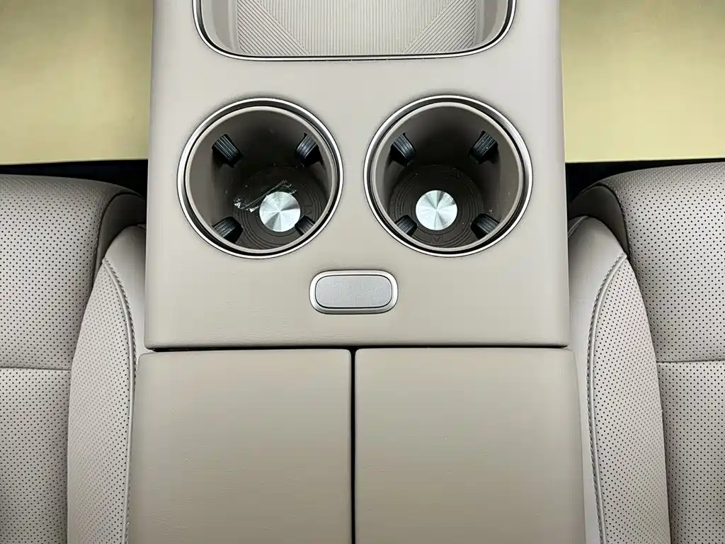 Li Auto Li i8 — фото 20