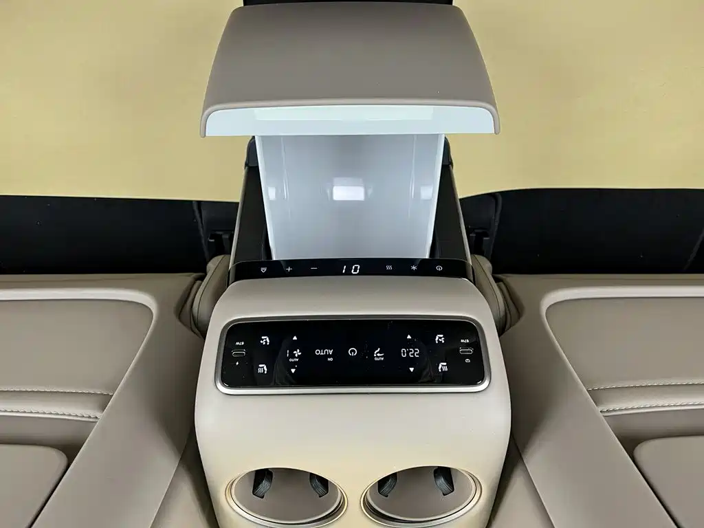 Li Auto Li i8 — фото 38