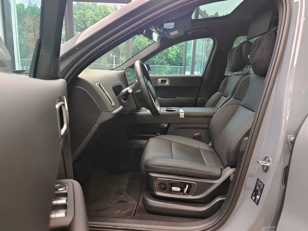 Li Auto Li L8 — фото 9