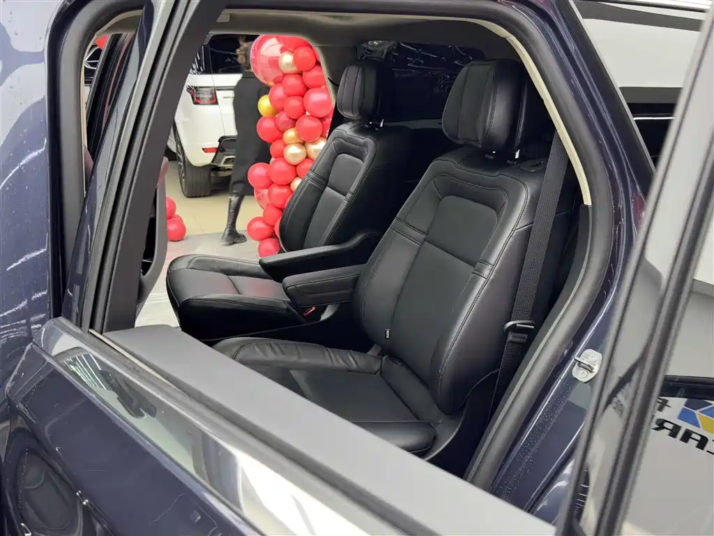 Lincoln Aviator — фото 11