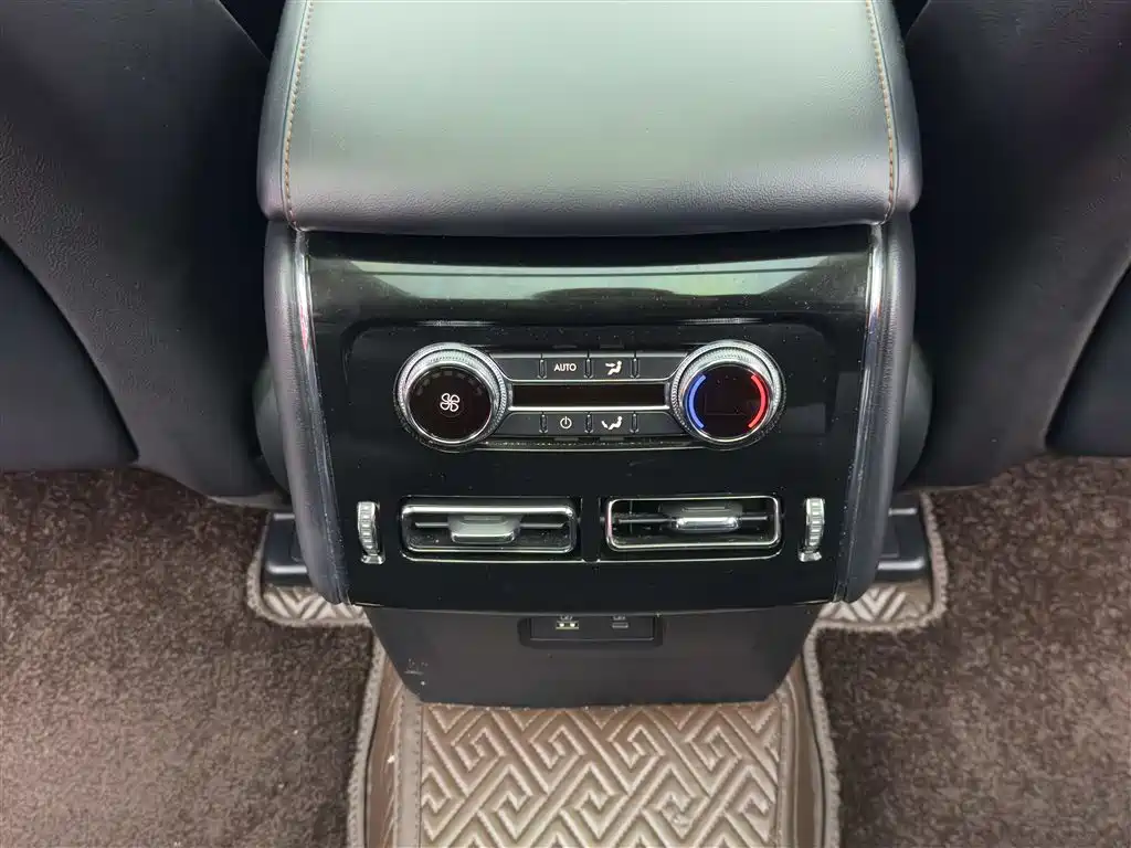 Lincoln Aviator — фото 14