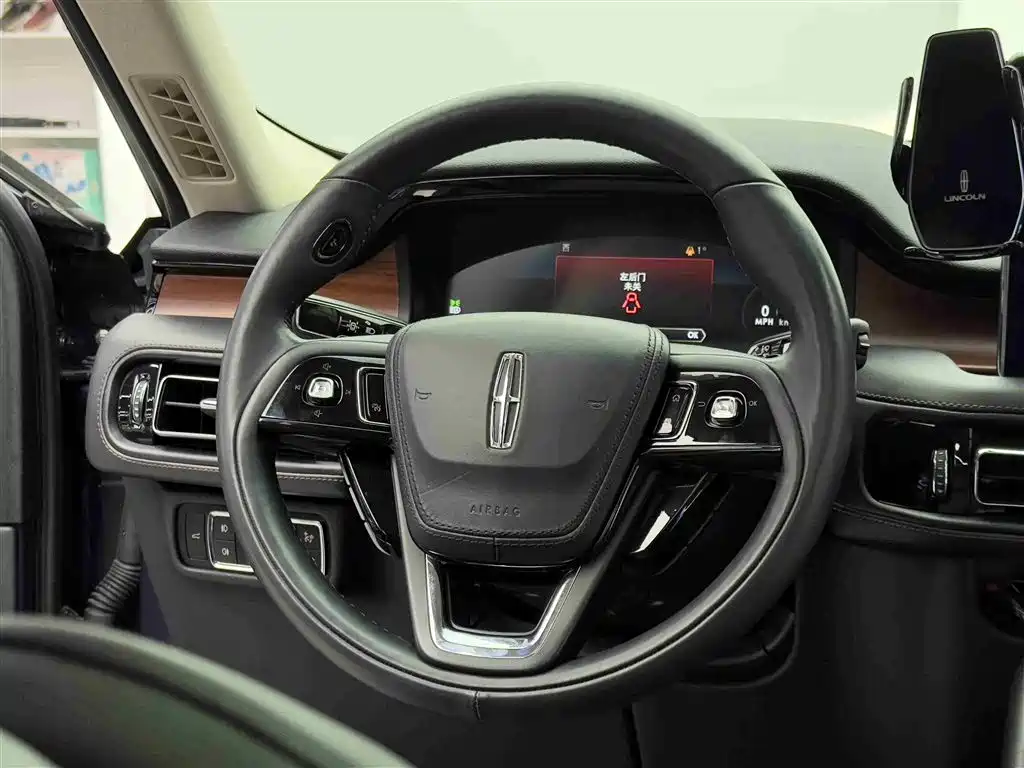 Lincoln Aviator — фото 15