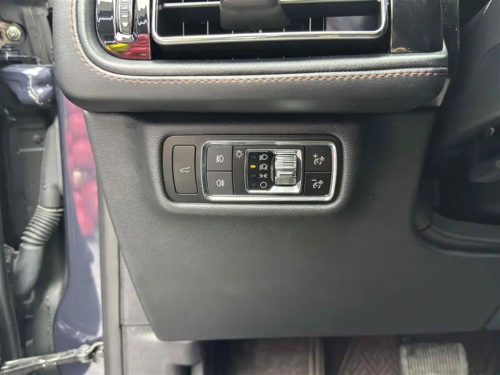 Lincoln Aviator — фото 17