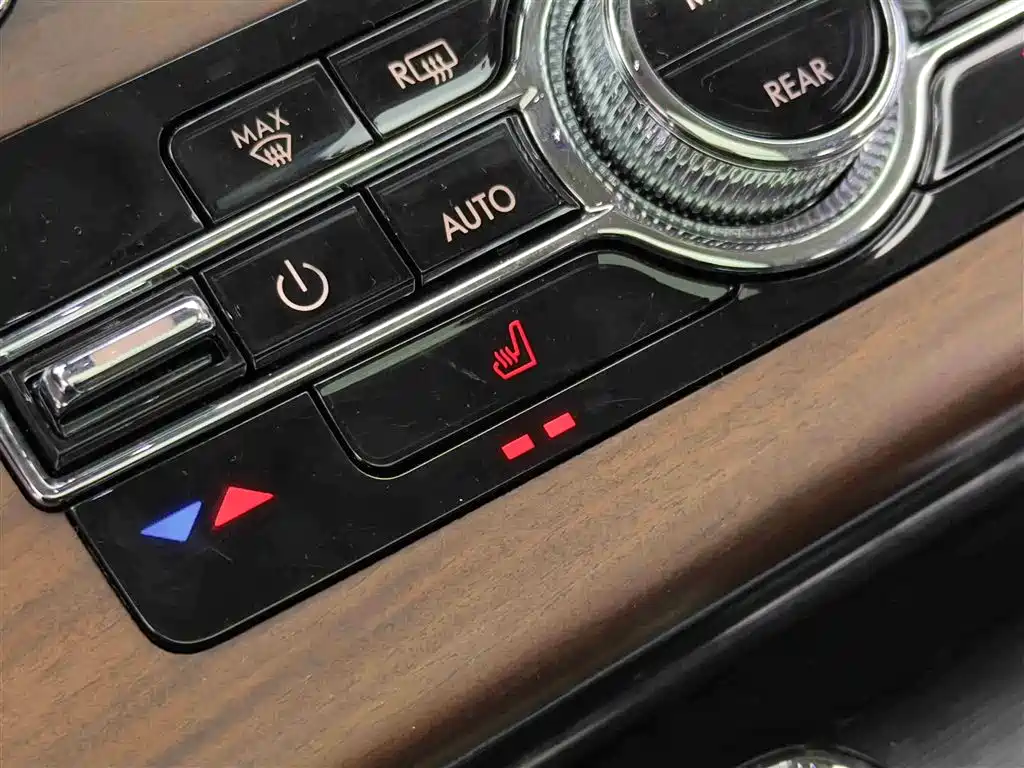 Lincoln Aviator — фото 18