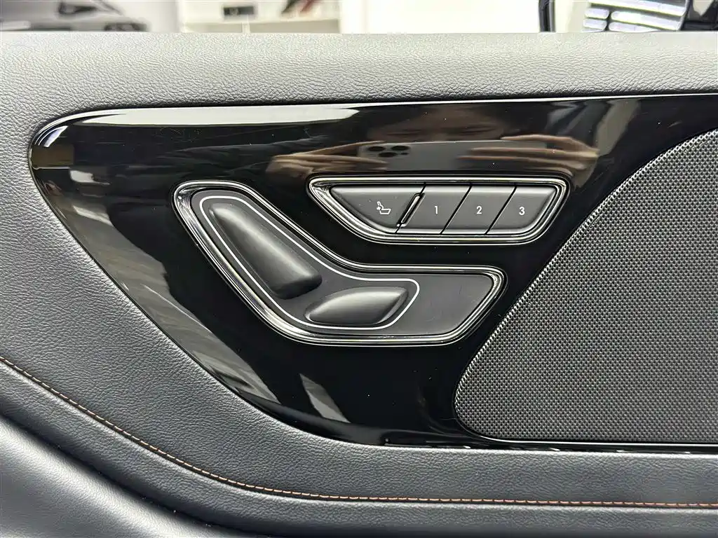 Lincoln Aviator — фото 19