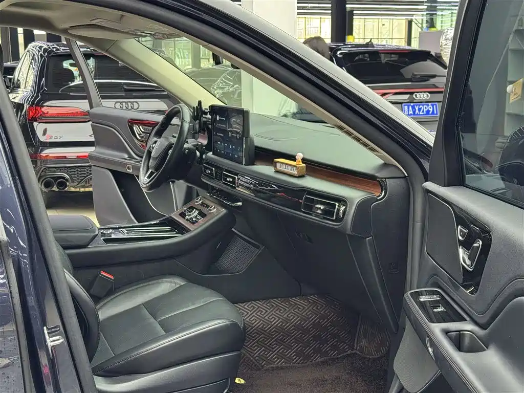 Lincoln Aviator — фото 10