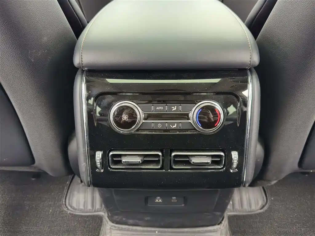 Lincoln Aviator — фото 11