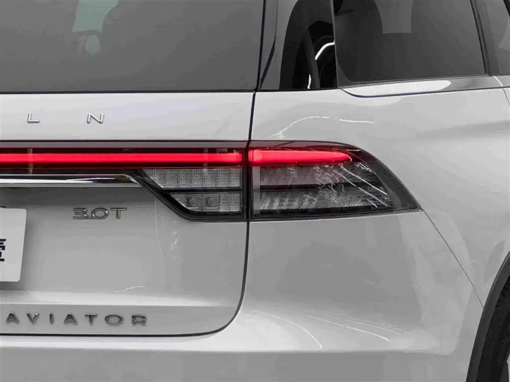 Lincoln Aviator — фото 18
