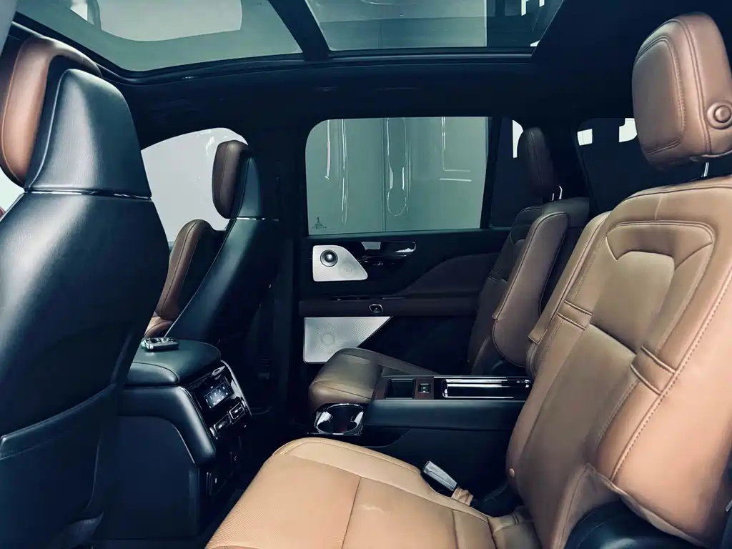 Lincoln Aviator — фото 11