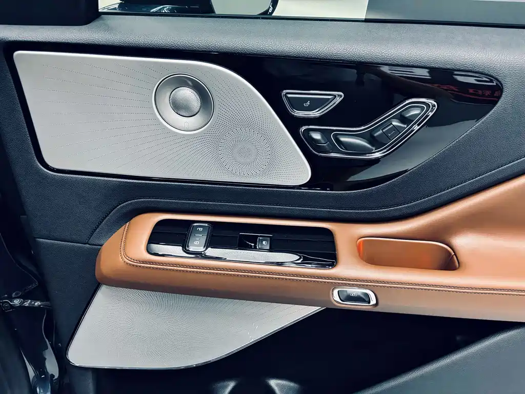 Lincoln Aviator — фото 13