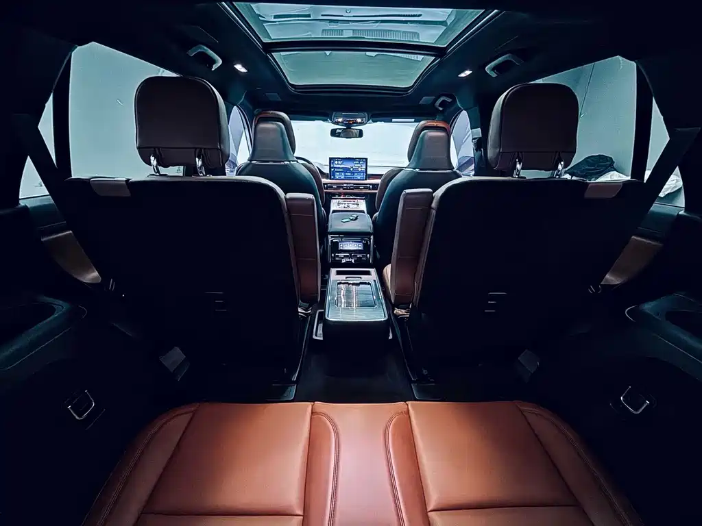 Lincoln Aviator — фото 17