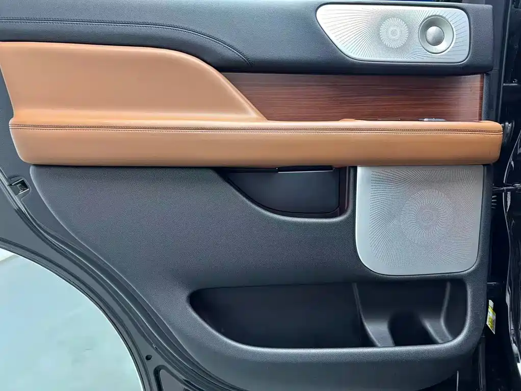 Lincoln Navigator — фото 14