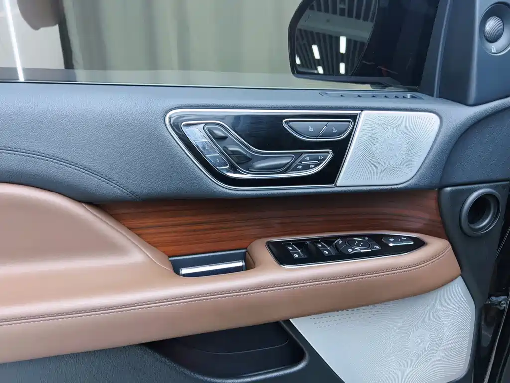 Lincoln Navigator — фото 11