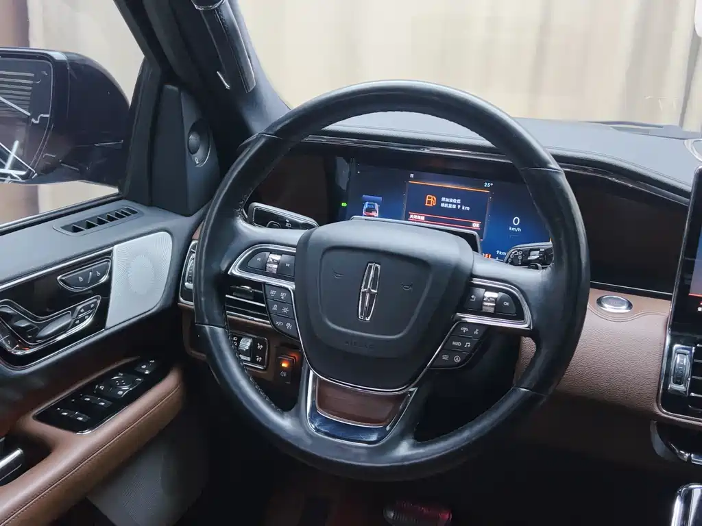 Lincoln Navigator — фото 14