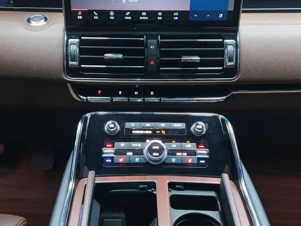 Lincoln Navigator — фото 15