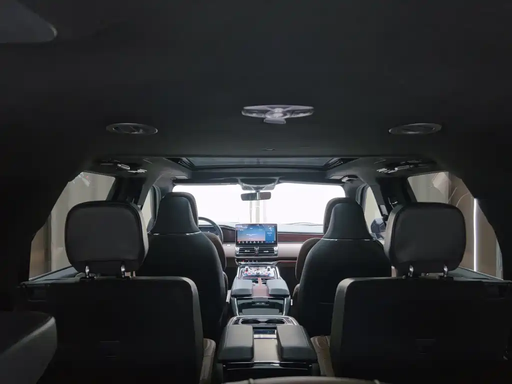 Lincoln Navigator — фото 9
