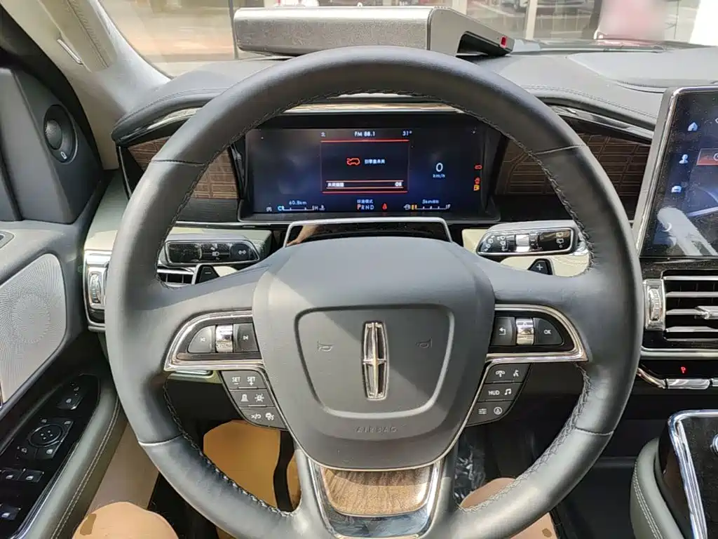 Lincoln Navigator — фото 11