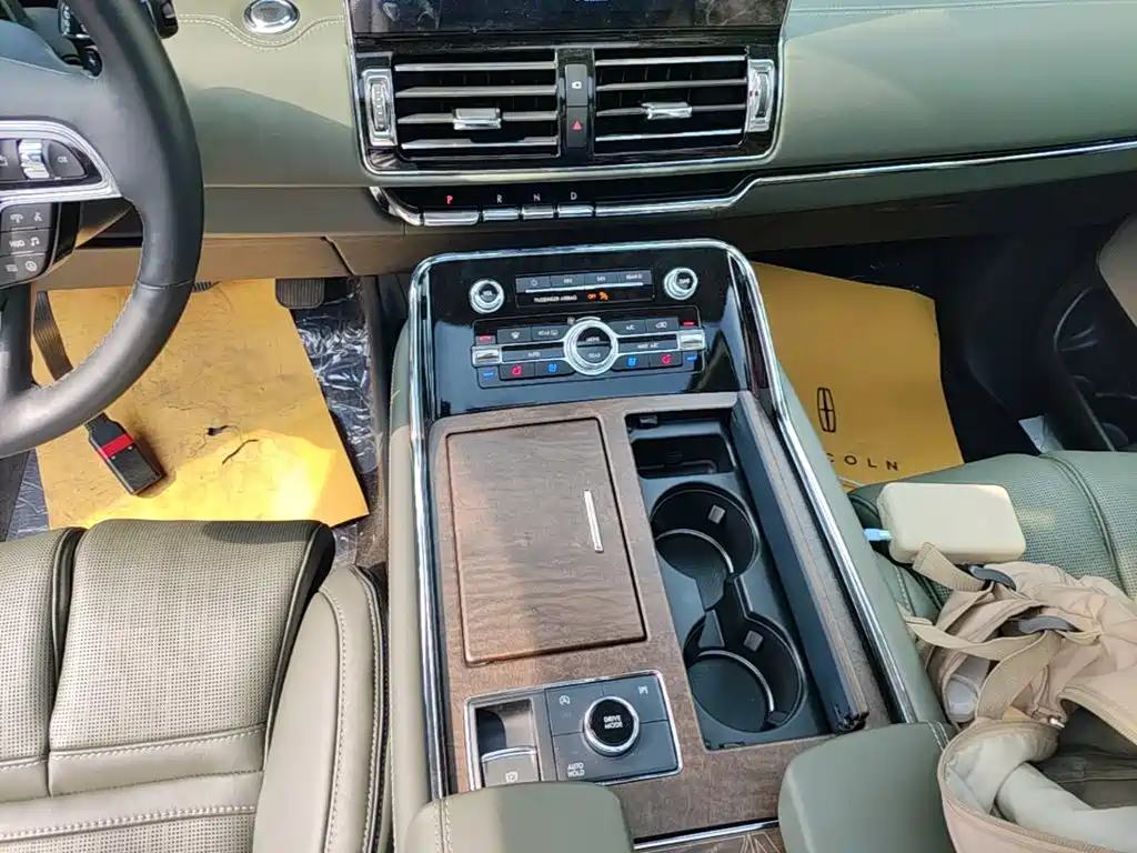 Lincoln Navigator — фото 14