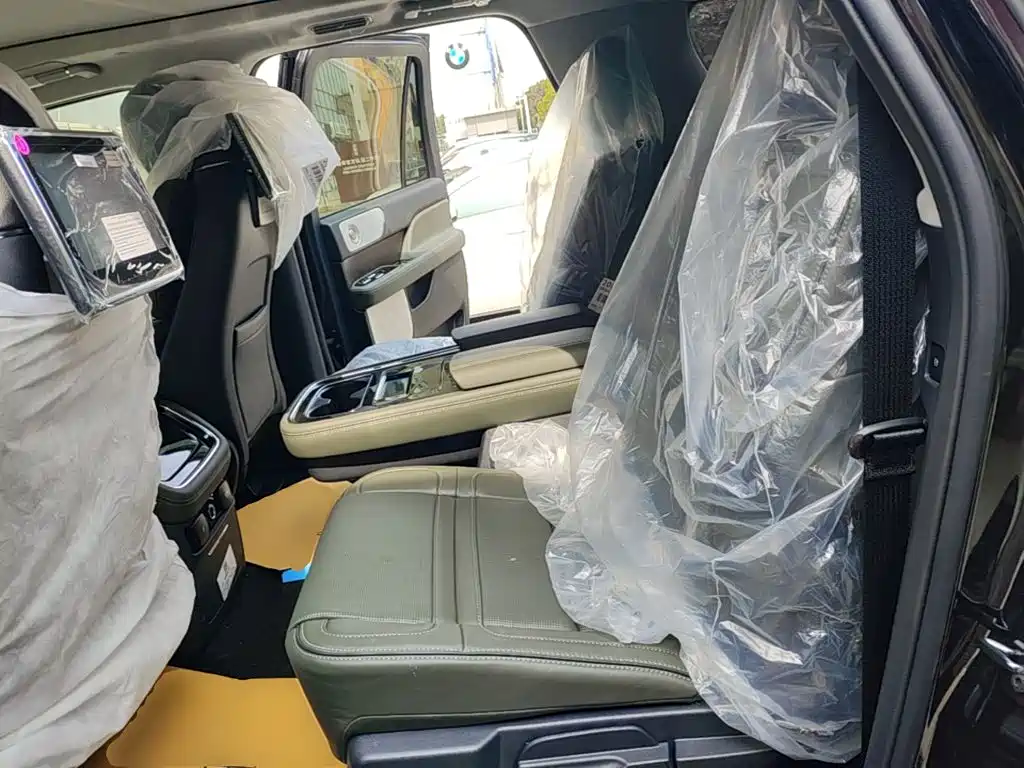 Lincoln Navigator — фото 17