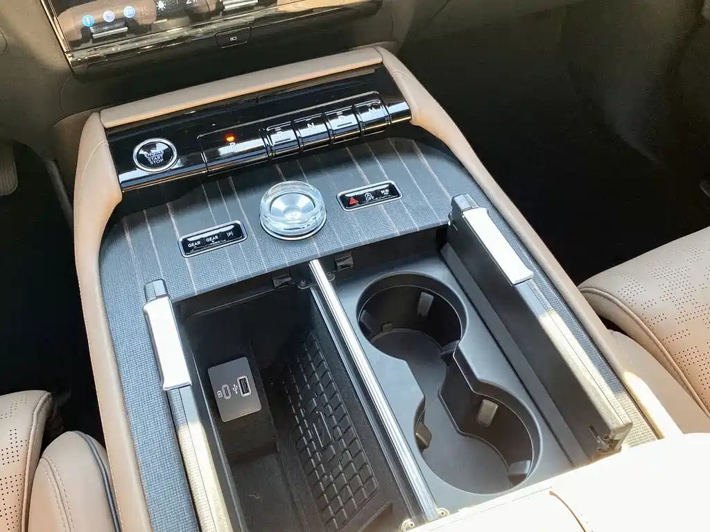 Lincoln Navigator — фото 23
