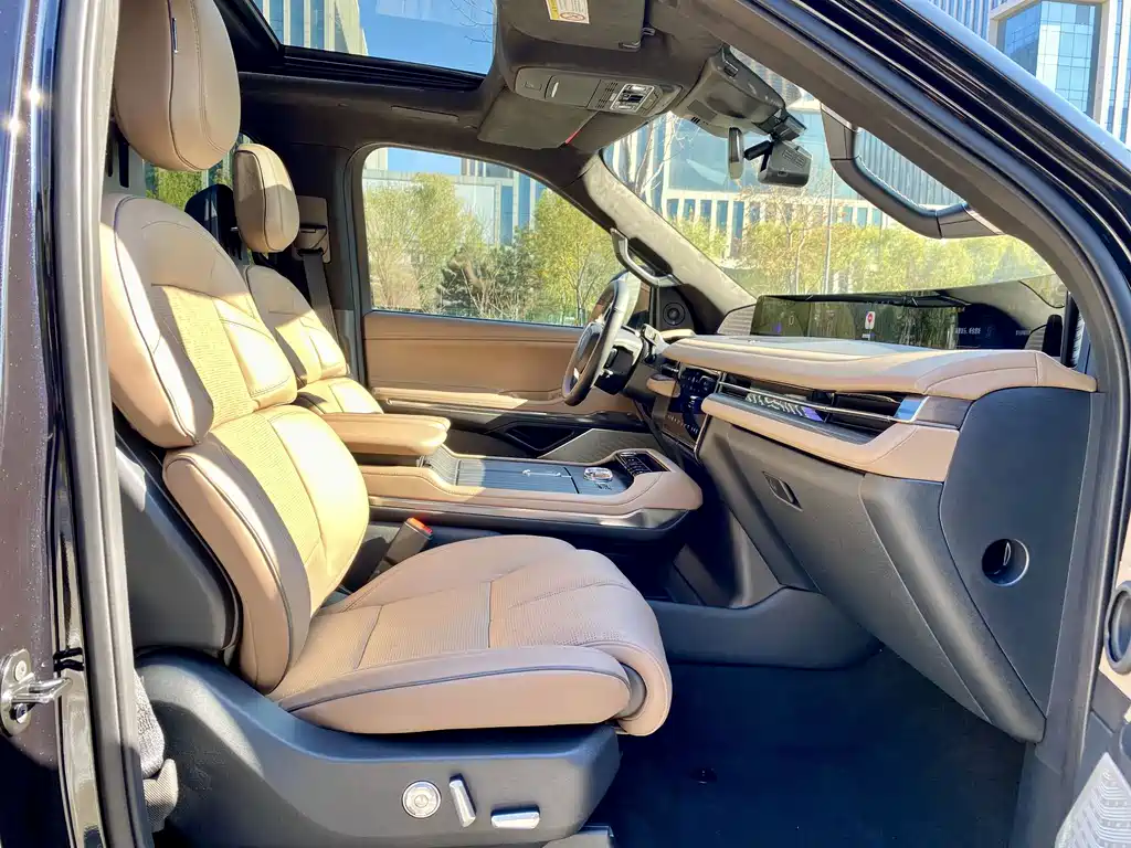 Lincoln Navigator — фото 10