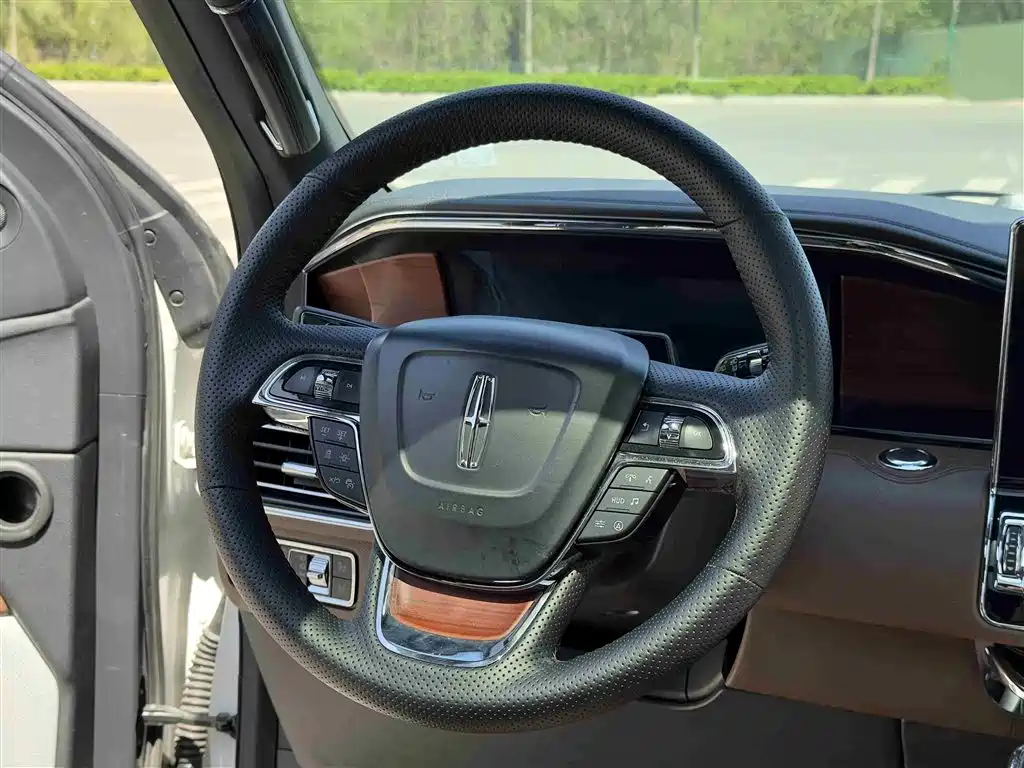 Lincoln Navigator — фото 11