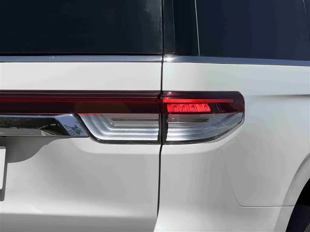 Lincoln Navigator — фото 19