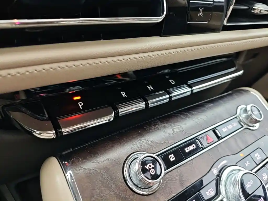Lincoln Aviator (Import) — фото 14