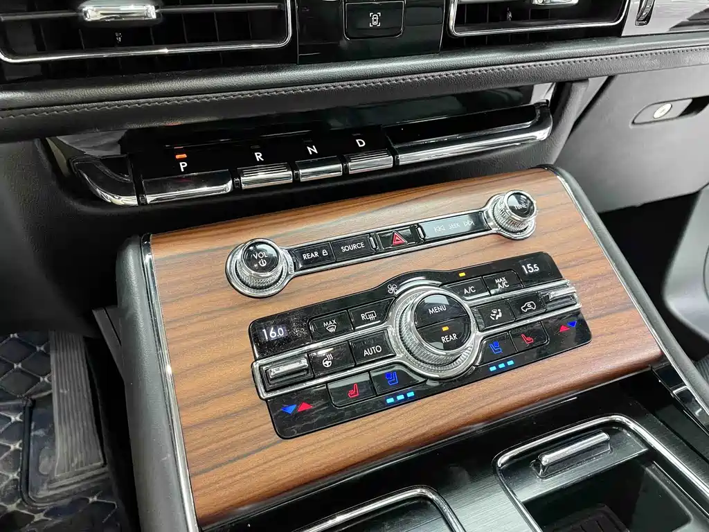 Lincoln Aviator (Import) — фото 15