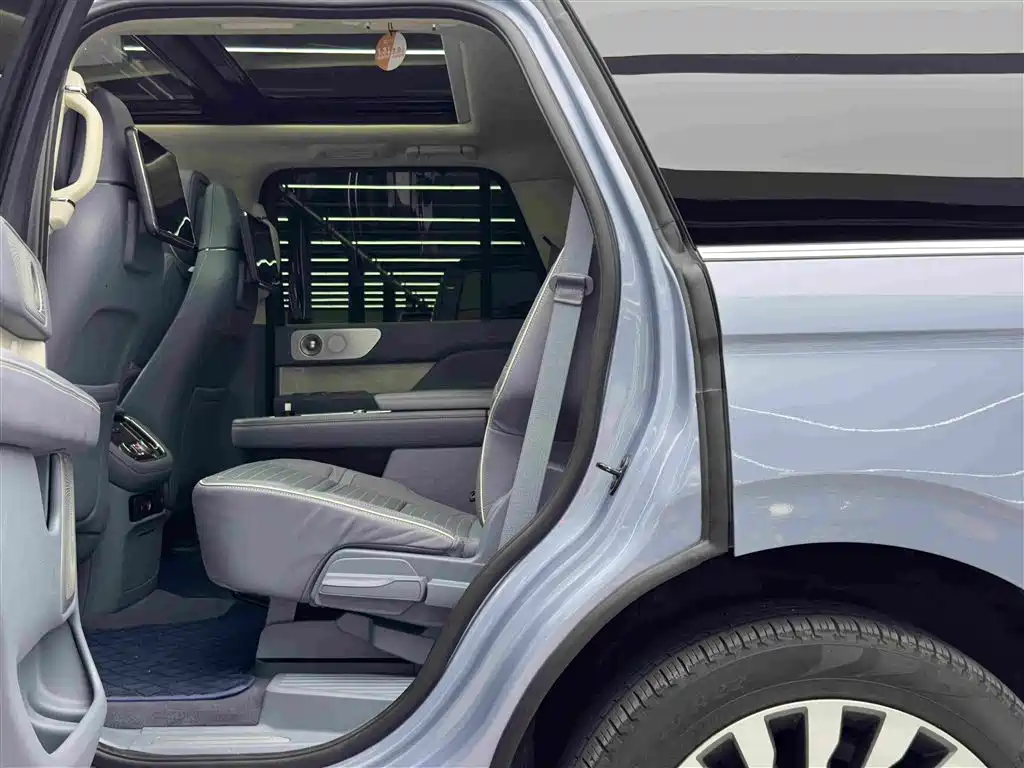 Lincoln Navigator — фото 9