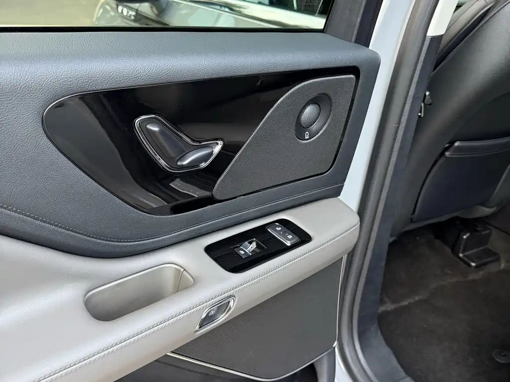 Lincoln Aviator — фото 10