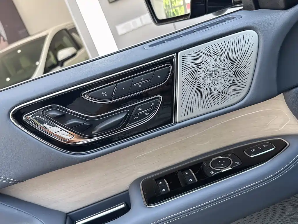 Lincoln Navigator — фото 13