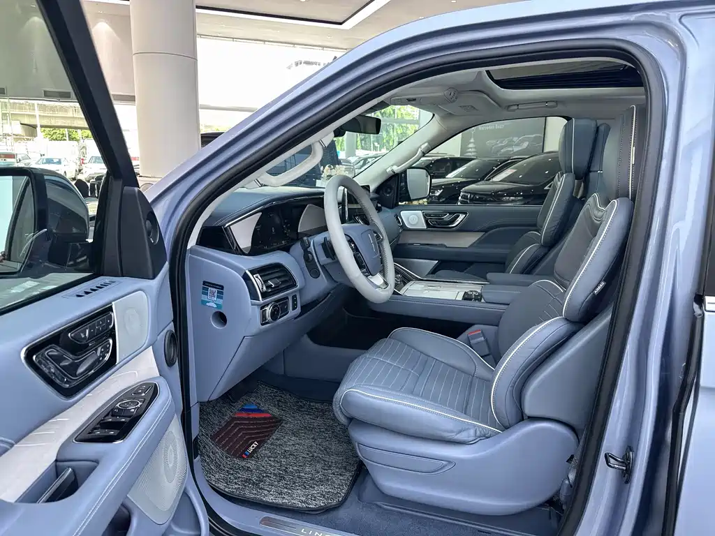 Lincoln Navigator — фото 20