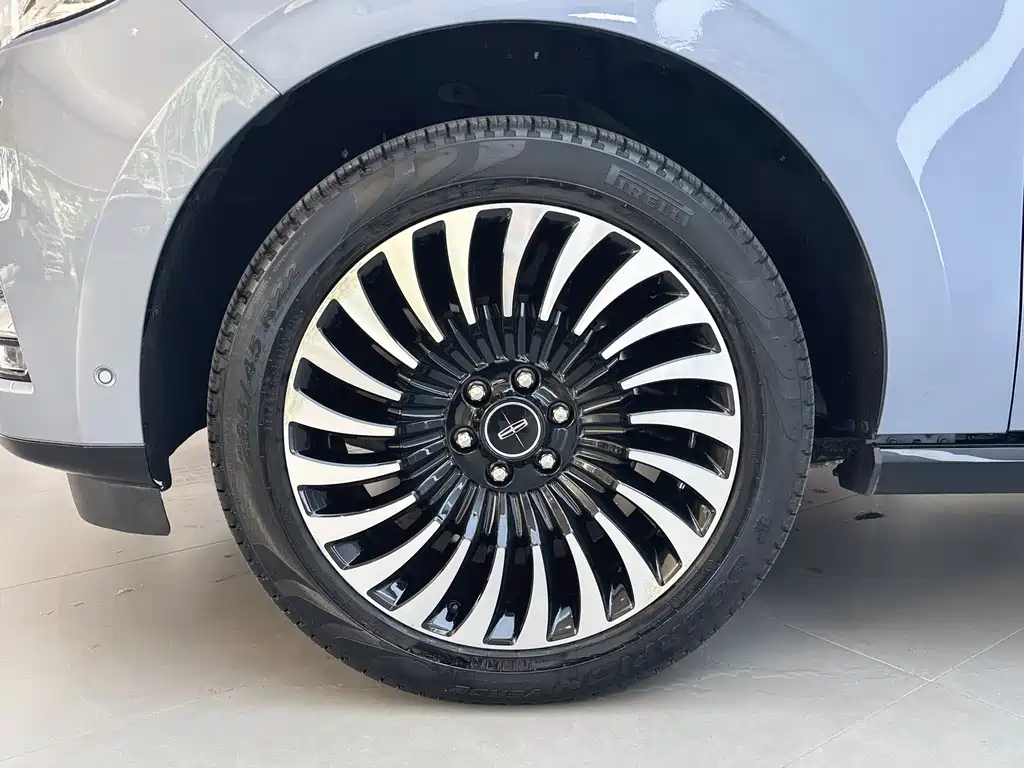 Lincoln Navigator — фото 22