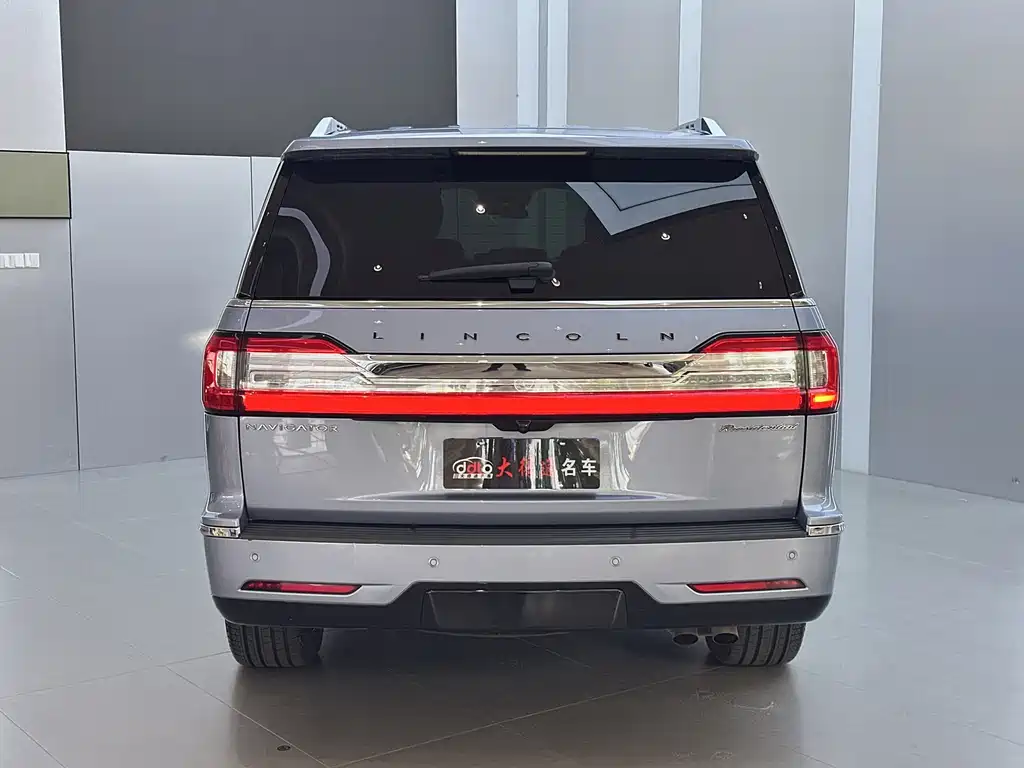 Lincoln Navigator — фото 23