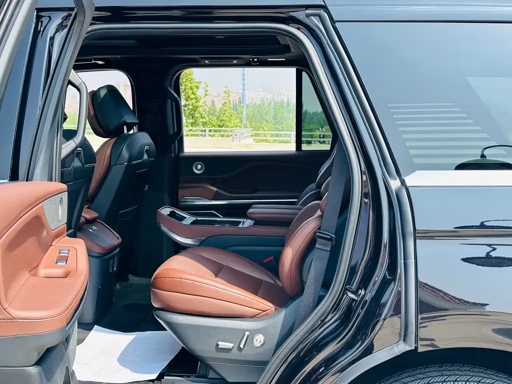Lincoln Navigator — фото 19