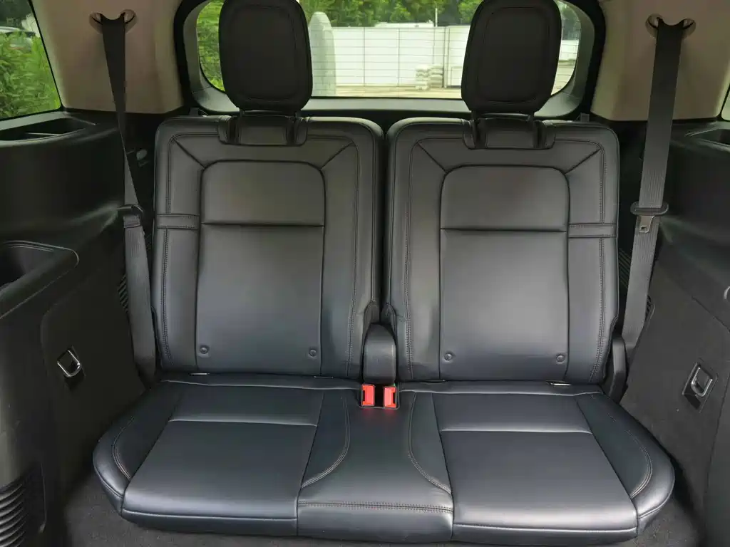 Lincoln Aviator — фото 17