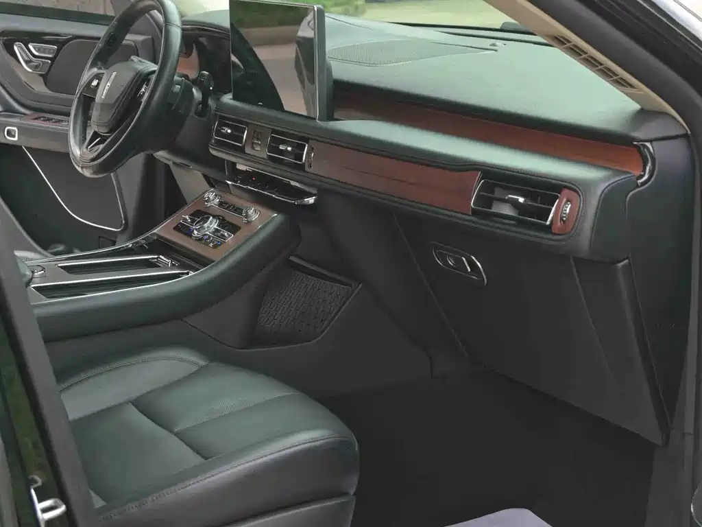 Lincoln Aviator — фото 18