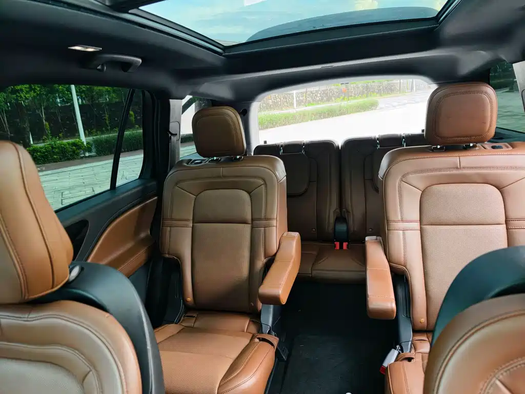 Lincoln Aviator — фото 14