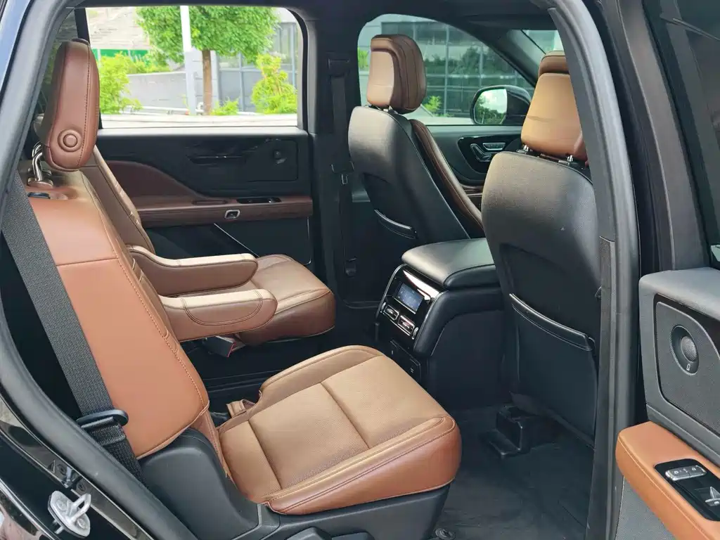 Lincoln Aviator — фото 15