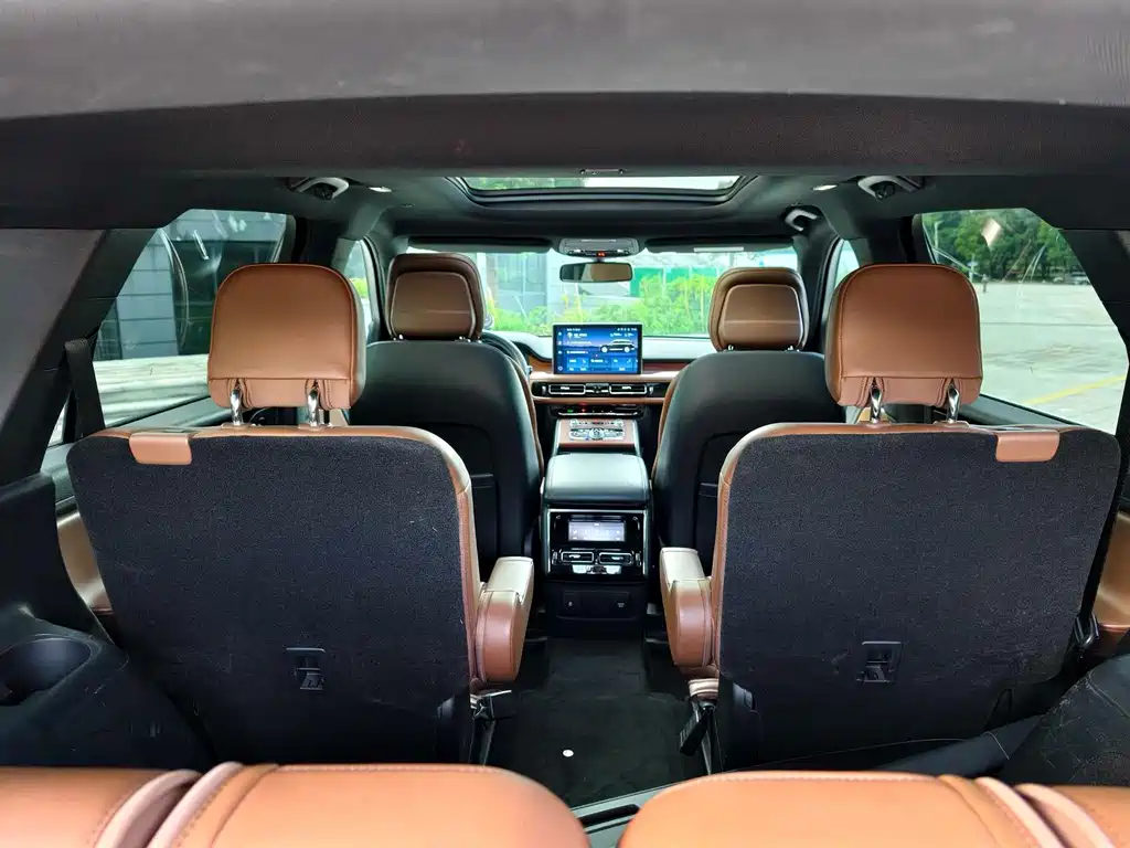 Lincoln Aviator — фото 16
