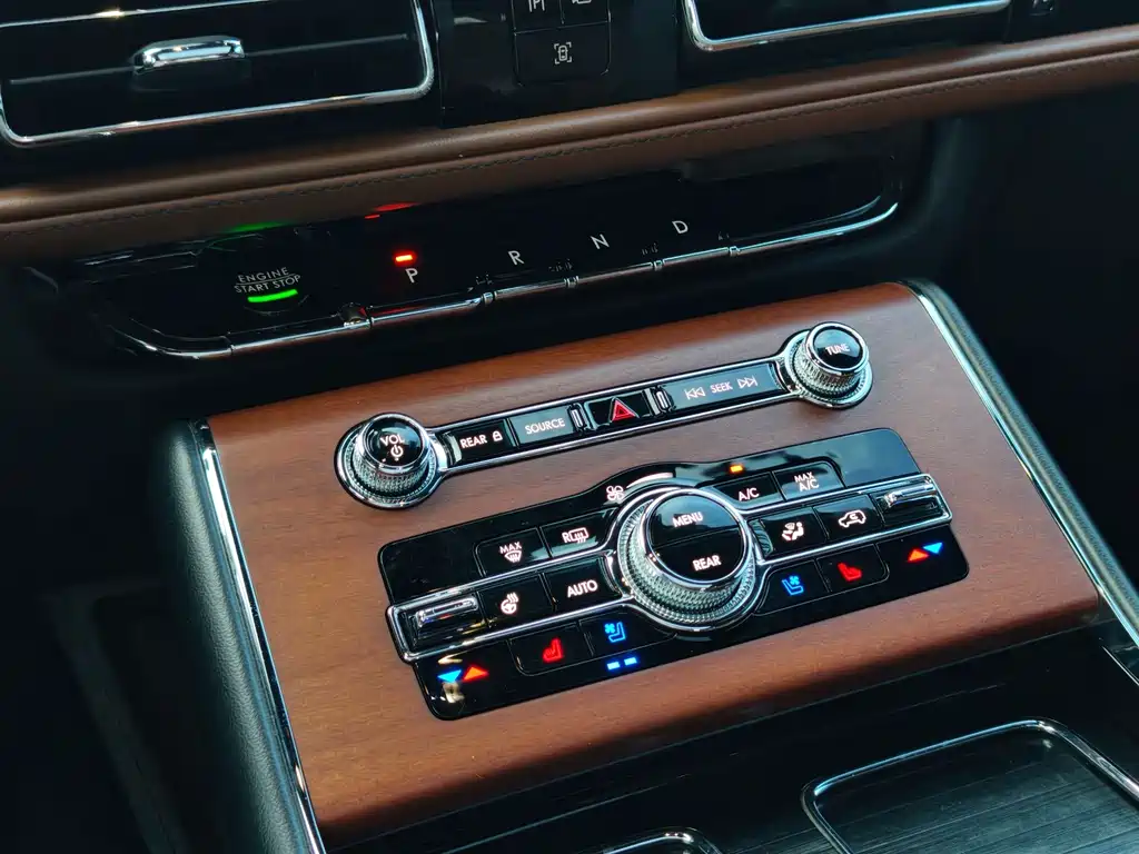 Lincoln Aviator — фото 10