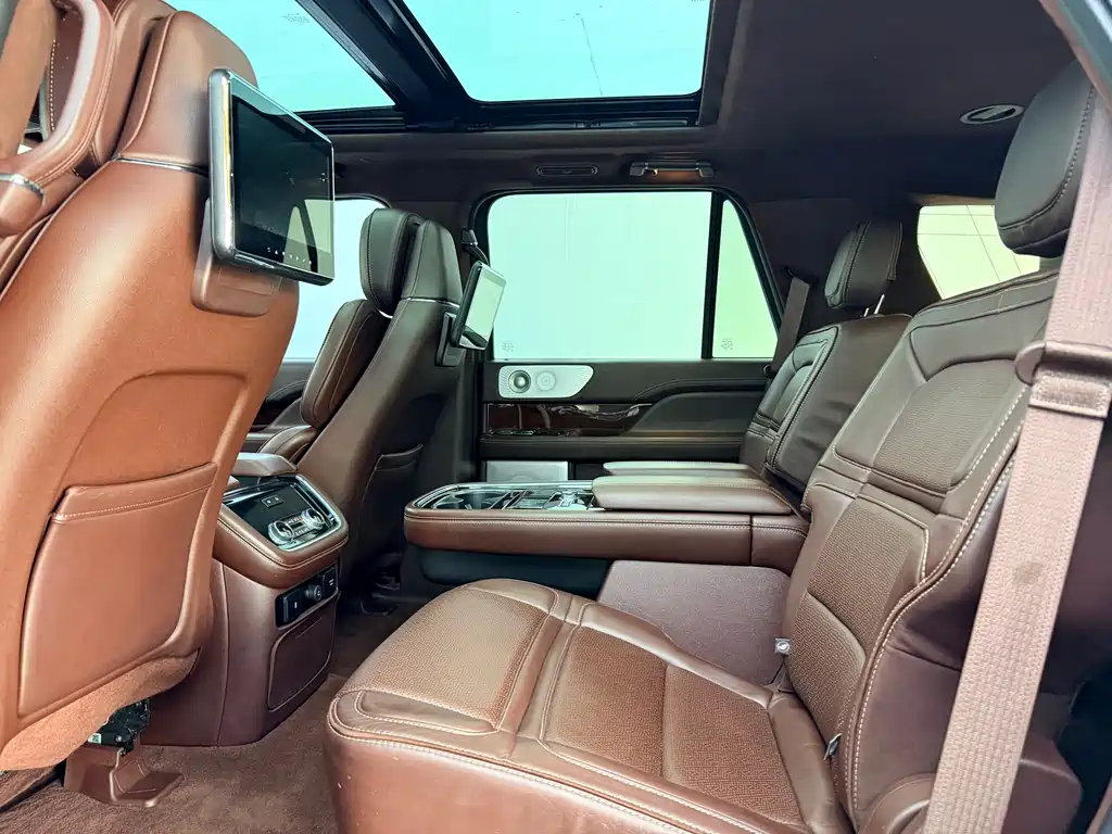 Lincoln Navigator — фото 17