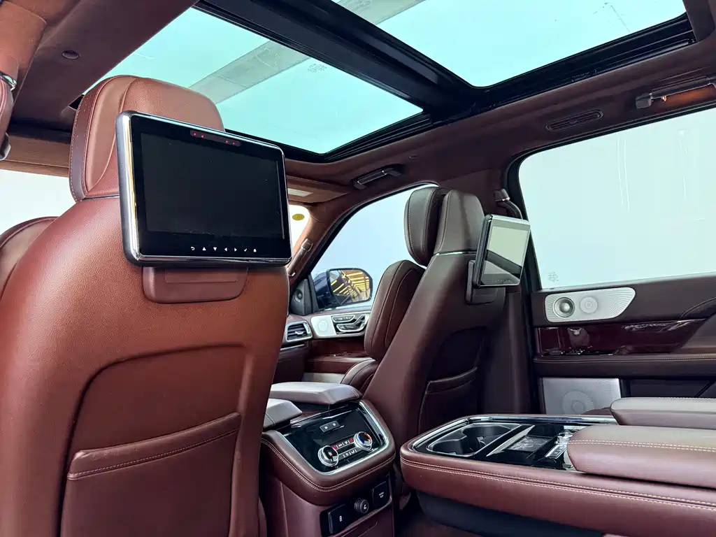 Lincoln Navigator — фото 18