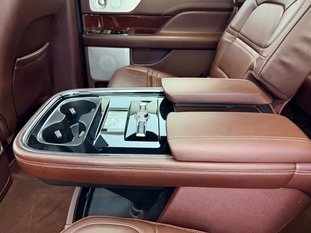 Lincoln Navigator — фото 20