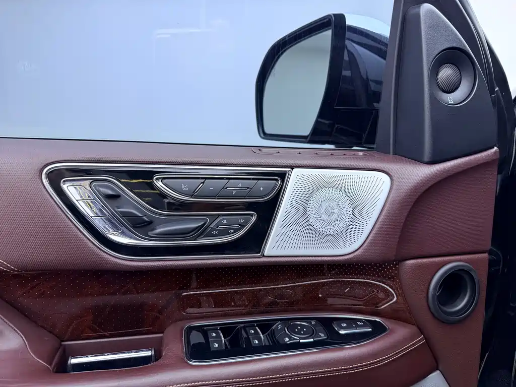 Lincoln Navigator — фото 10
