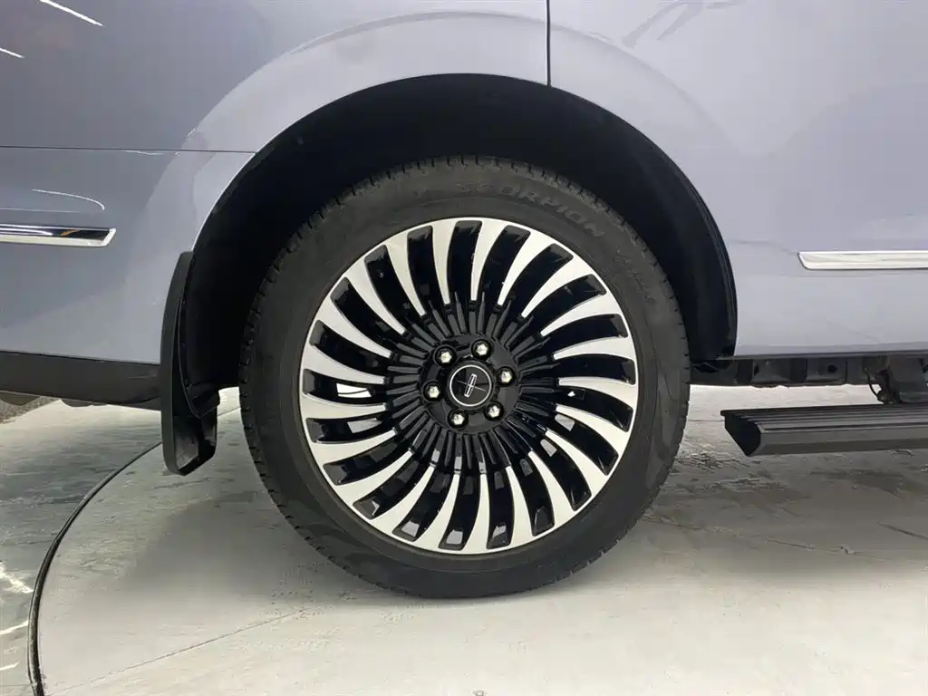 Lincoln Navigator — фото 11