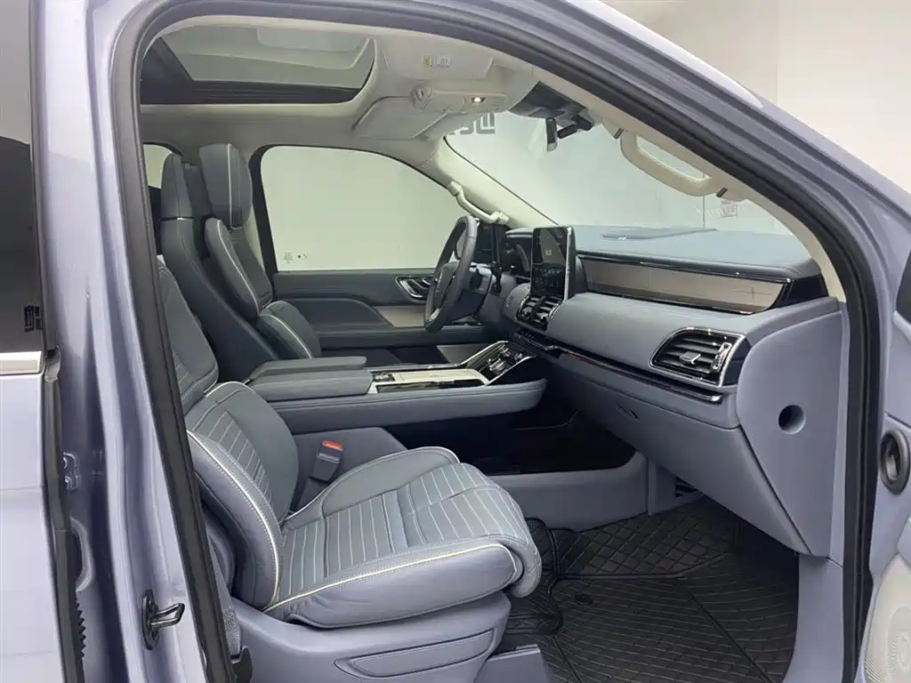 Lincoln Navigator — фото 18
