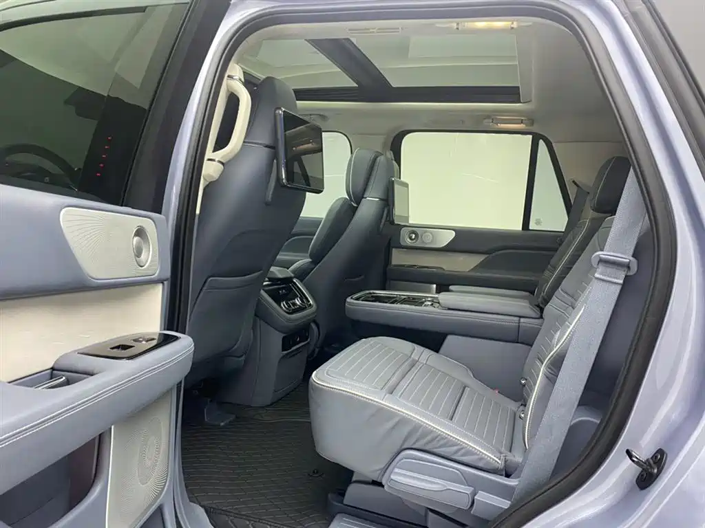 Lincoln Navigator — фото 19