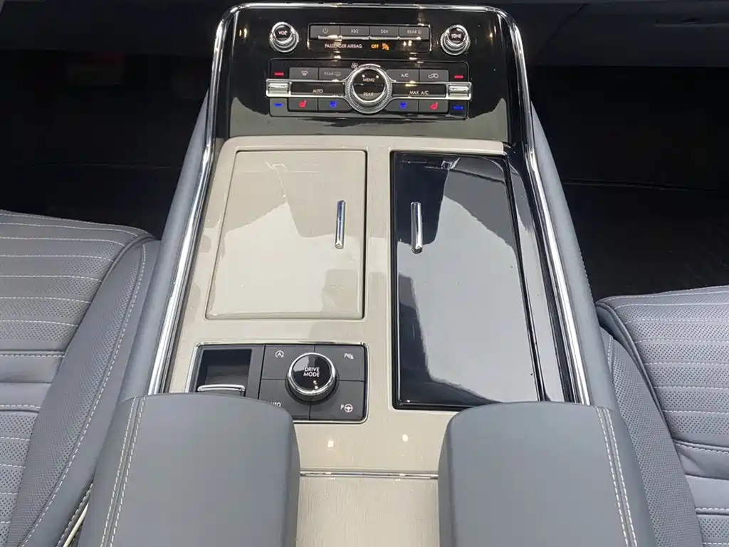 Lincoln Navigator — фото 22